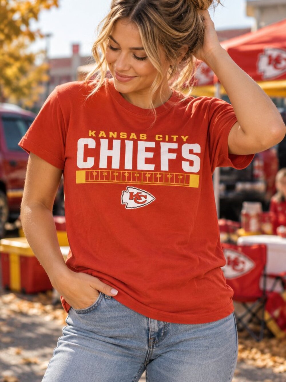 Kansas City Chiefs NFL Team Apparel Red Football Graphic T Shirt Size S 153